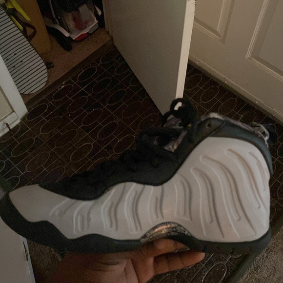 One of the best pair of used kids sneakers - Picture 2 of 3